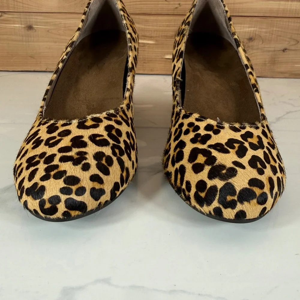 Vionic Leopard Print Calf Hair Wedge Pumps Womens 10 Round Toe Animal Print